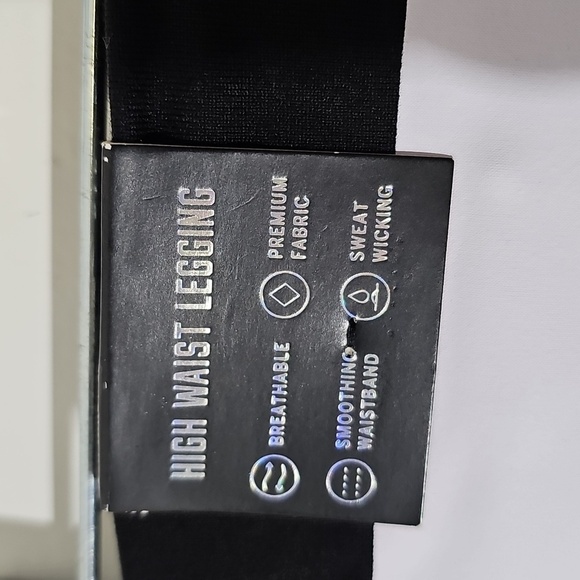 PINK Victoria's Secret Black and White High Waist Leggings. NWT Pockets. SP - Picture 5 of 10